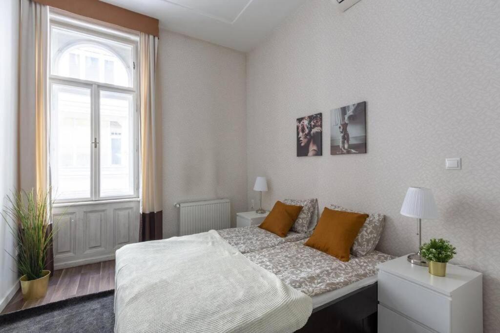 Chic, Captivating Space Near Opera House Budapeste Exterior foto